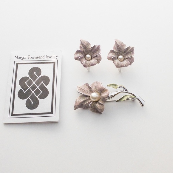 𝅺Vintage Margot Townsend Sparkling Pink Enamel Floral Earring Brooch Jewelry Set - Picture 1 of 16